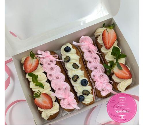 Пирожные Заказные Эклеры с ягодами (набор)