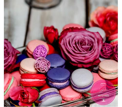 Макаронс В ягодных тонах