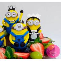 Торт Детский Миньоны кремовый с ягодами Торт Детский Миньоны кремовый с ягодами