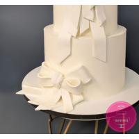 Торт Святковий Білий з бантиками Торт Святковий Білий з бантиками