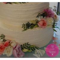 Торт Свадебный Кремовый с живыми цветами