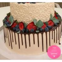 Торт Свадебный Кремовый с клубникой и голубикой Торт Свадебный Кремовый с клубникой и голубикой