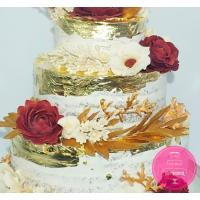 Торт Свадебный с сусальным золотом и цветами Торт Свадебный с сусальным золотом и цветами