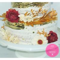 Торт Свадебный с сусальным золотом и цветами Торт Свадебный с сусальным золотом и цветами