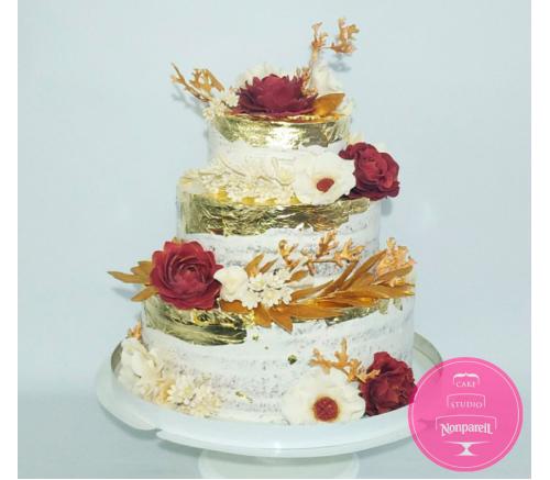 Торт Свадебный с сусальным золотом и цветами