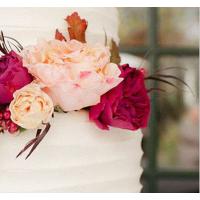 Торт Свадебный с живыми цветами и рябиной Торт Свадебный с живыми цветами и рябиной